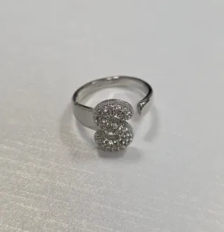 Anello con iniziale S zirconi