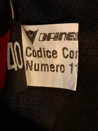 Chaqueta azul y negra