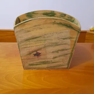 Portariviste in legno decorato con decupage