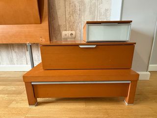 Cabecero, mesitas y cómoda madera