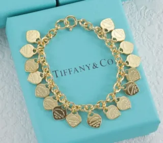 Preciosa pulsera Tiffany & Co. Corazones Dorados