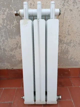 Radiadores de metal blancos