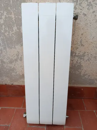 Radiadores de metal blancos
