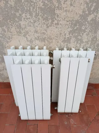 Radiadores de metal blancos