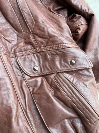 Chaqueta de cuero marrón