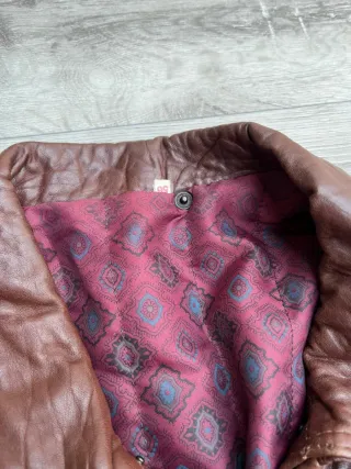 Chaqueta de cuero marrón