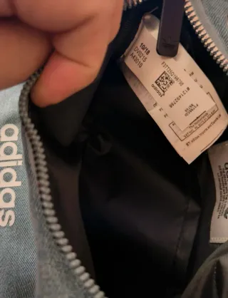 Bolso deportivo Adidas gris sin usar