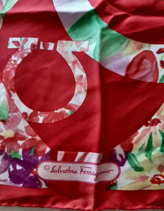Foulard Salvatore Ferragamo in pura seta
