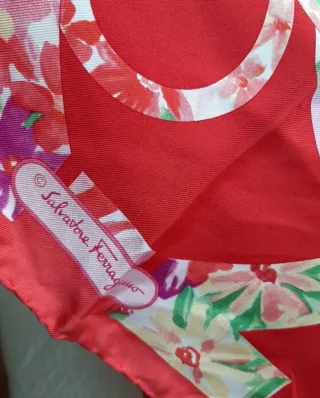 Foulard Salvatore Ferragamo in pura seta