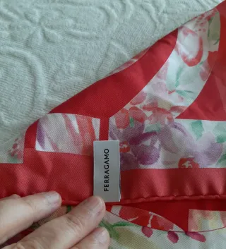 Foulard Salvatore Ferragamo in pura seta