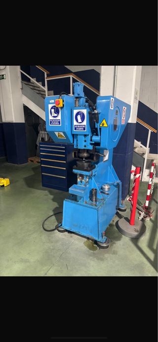 Punzónadora múltiple GAIRU con útiles