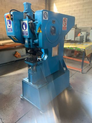 Punzónadora múltiple GAIRU con útiles