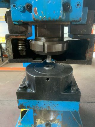 Punzónadora múltiple GAIRU con útiles