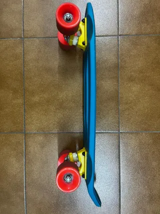 Skate Decathlon azul. Muy poco uso .