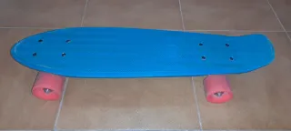 Skate Decathlon azul. Muy poco uso .