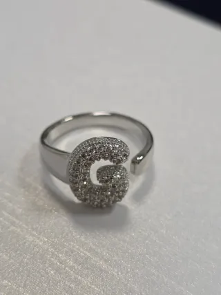 Anello lettera G con zirconi