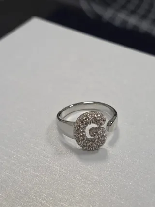 Anello lettera G con zirconi