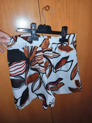 Pantalón corto fino estampado floral