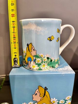 Taza Alicia en el País de las Maravillas