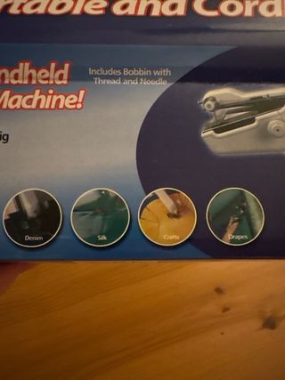 Máquina de coser de mano portátil