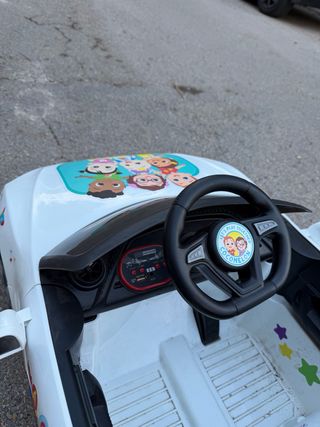 Coche eléctrico infantil blanco