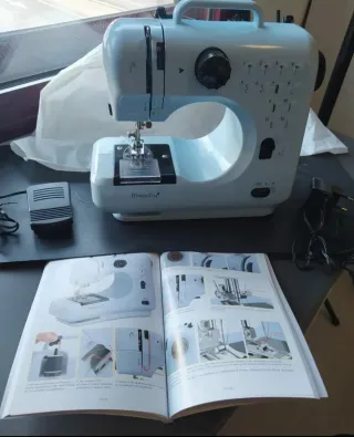 Máquina de coser Magicfly 12 con funda y accesorio