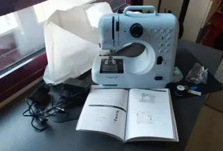 Máquina de coser Magicfly 12 con funda y accesorio