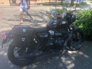 Triumph T100 Negra 2016