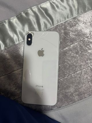 iPhone XS 256GB Argento con un lato rotto