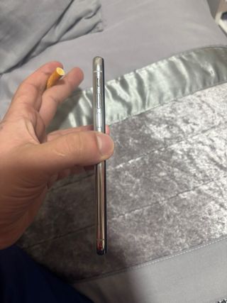 iPhone XS 256GB Argento con un lato rotto