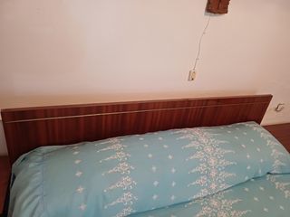 Mesita de noche de madera armario y cabezal