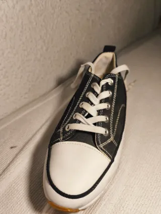 Zapatillas negras con plataforma blanca – converse