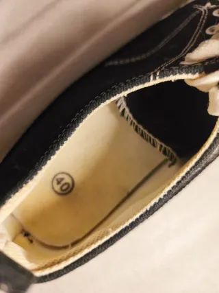 Zapatillas negras con plataforma blanca – converse