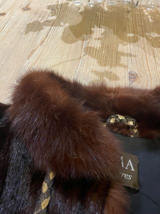 Abrigo de piel pelo marrón