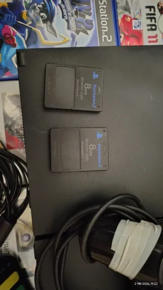 2 PlayStation PS2 + lotto di giochi + vari controller