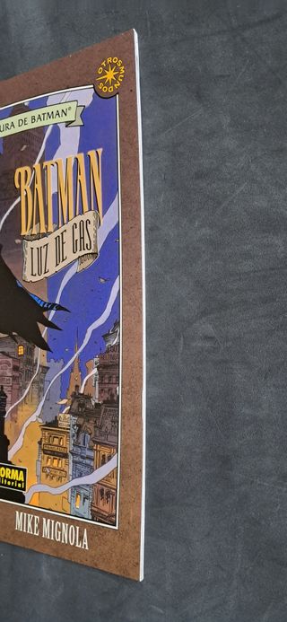 Comic DC Batman Luz de Gas Mignola Norma