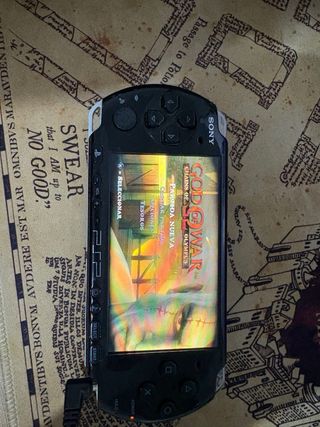 Sony PSP 3004 von cargador y juego god of war