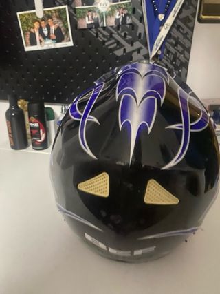 Casco de moto azul y negro