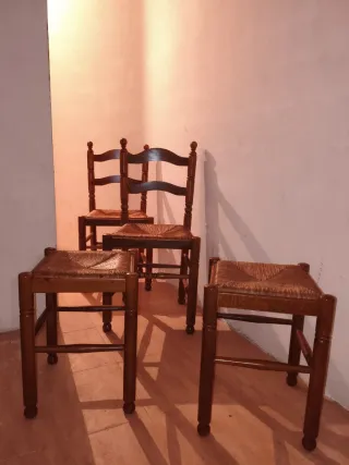 Juego de 4 sillas de madera