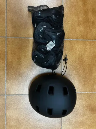 Casco y protecciones Fila patinaje