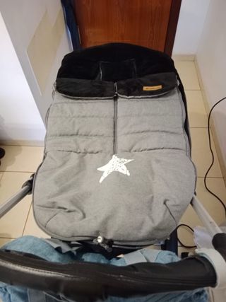 Forro para carrito de bebé gris con estrella. Jané