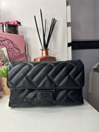 Bolso Parfois negro acolchado