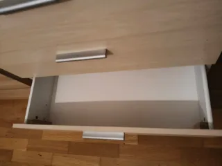 Cómoda de madera beige