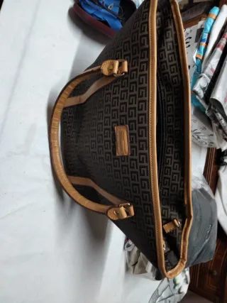 Bolso de mano con monograma