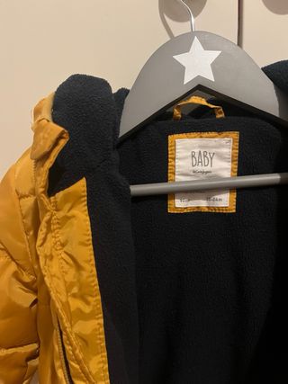 Plumífero de niño mostaza