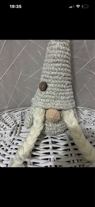 Gnoma portafortuna amigurumi bianca