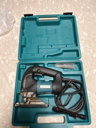 Caladora Makita con maletín
