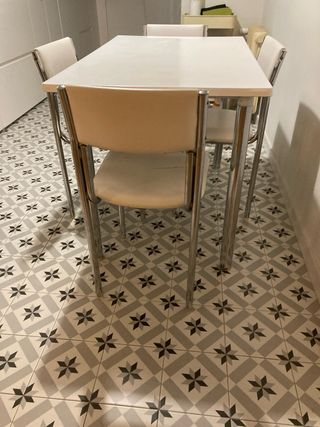Mesa y 4 Sillas Cocina