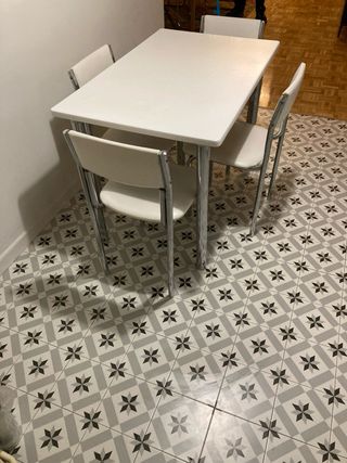 Mesa y 4 Sillas Cocina