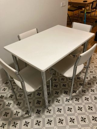 Mesa y 4 Sillas Cocina